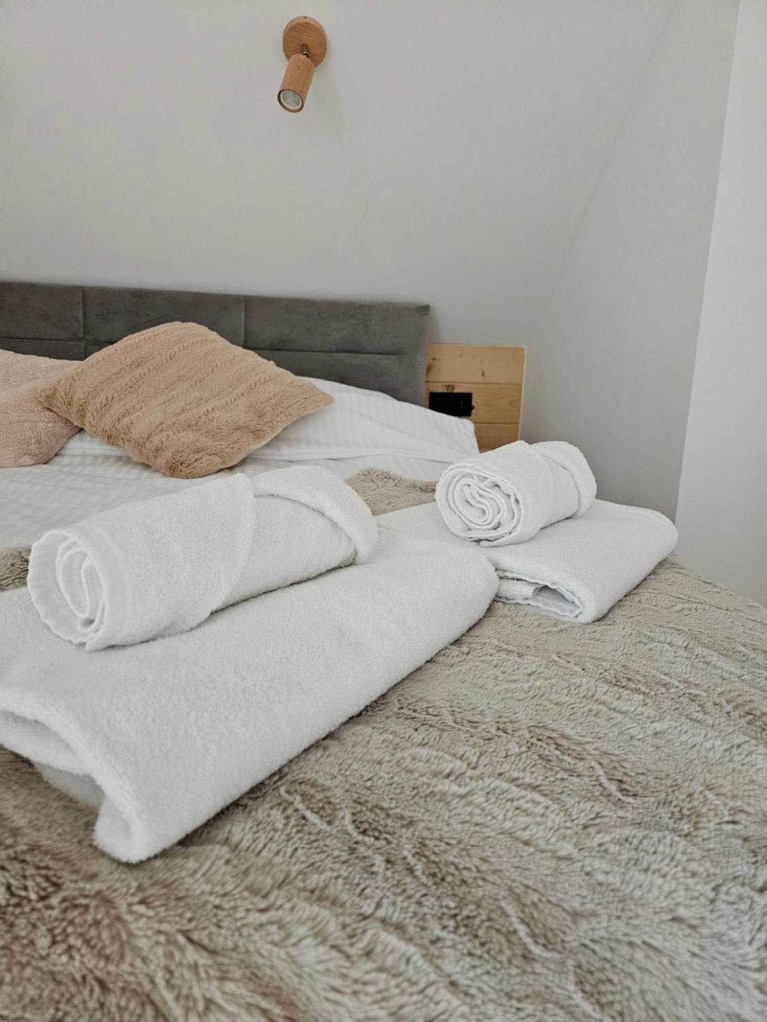 Okno Na Gory Apartamento Klikuszowa Exterior foto